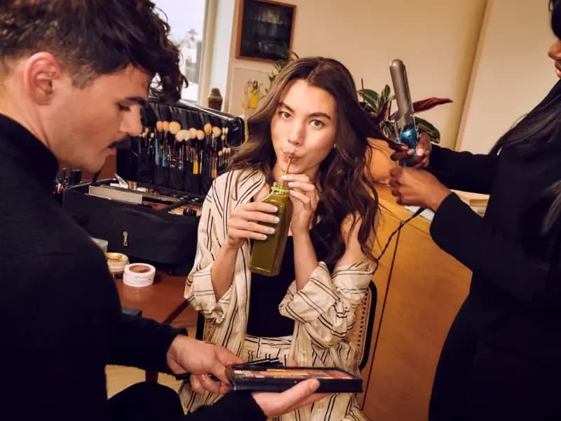Blowout vs Flat Iron: Key Differences for Long-Lasting Style